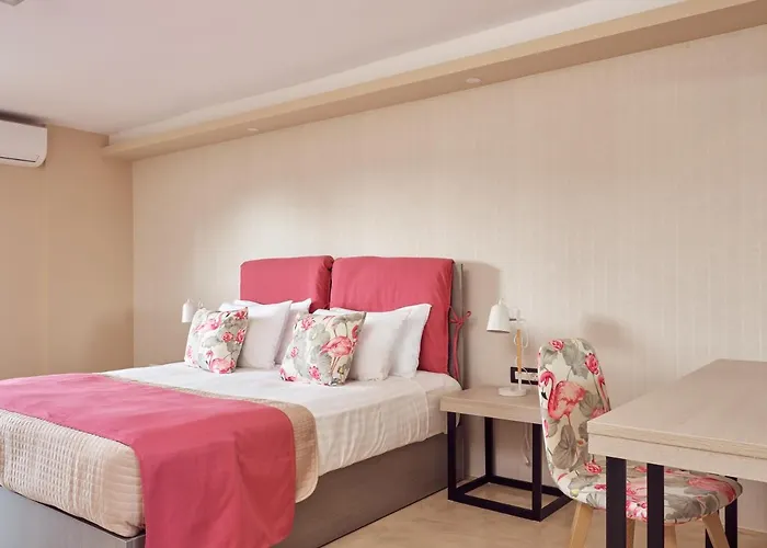 Koukounaria Hotel & Suites