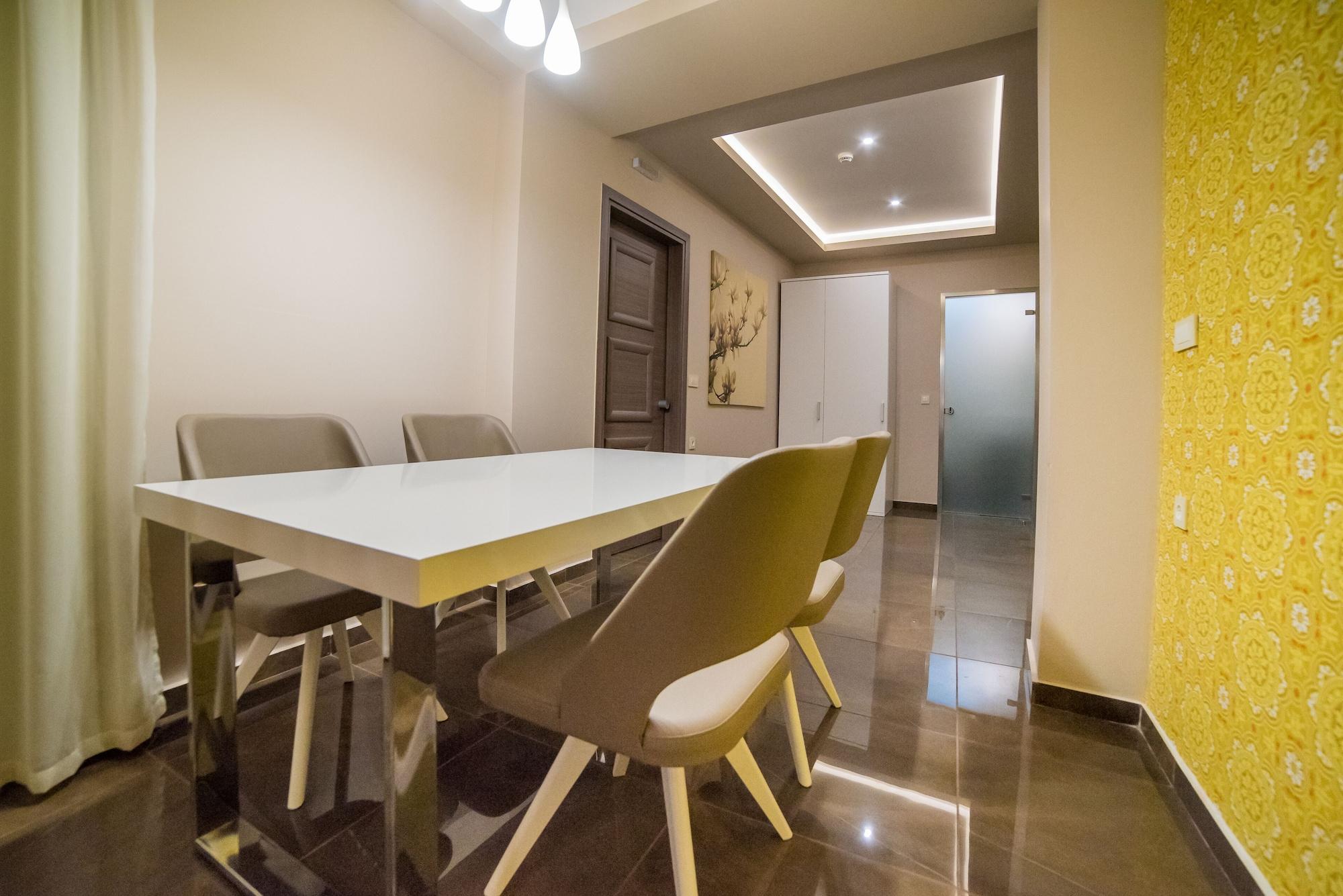 Koukounaria Hotel&suites
