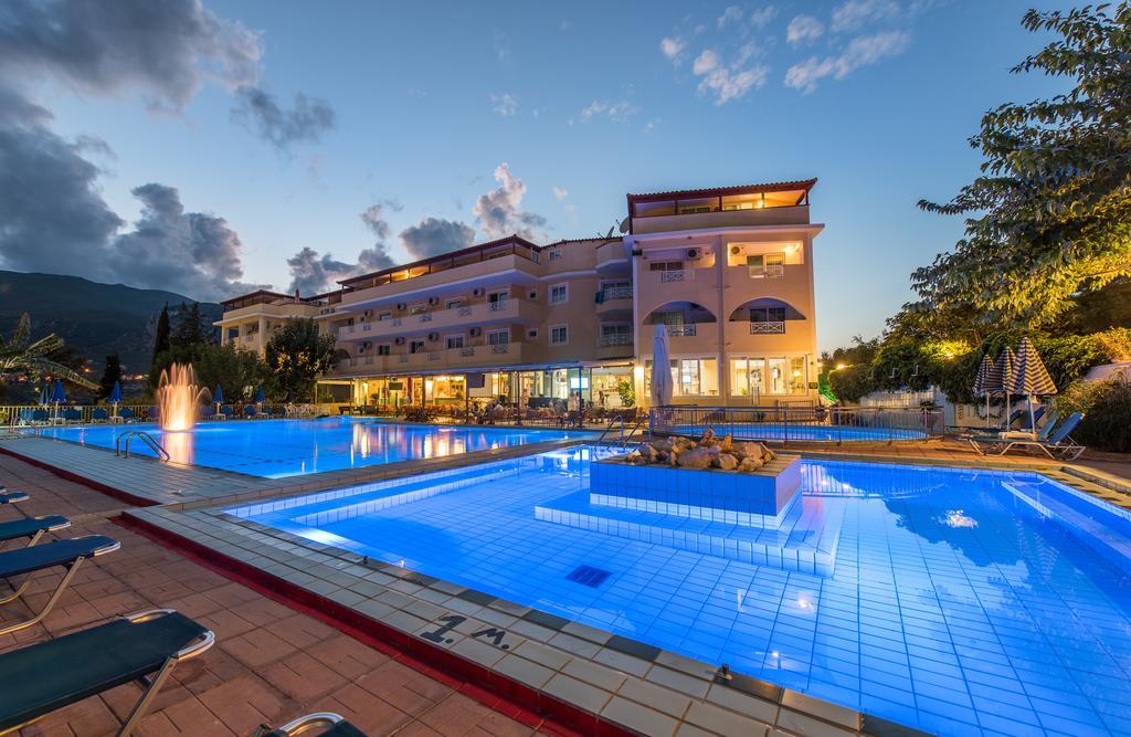 Koukounaria Hotel&suites Hotel