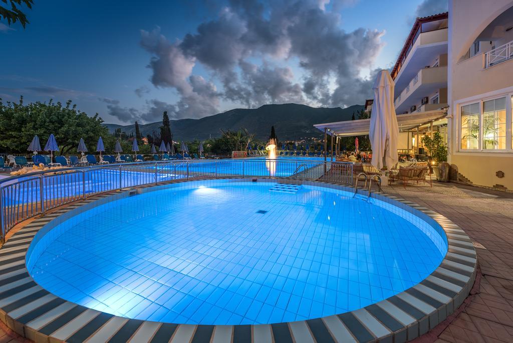 Koukounaria Hotel&suites Hotel